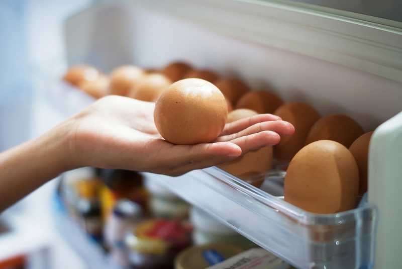 Експерти: Не дръжте яйцата във вратата на хладилника