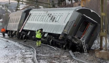 Високоскоростен влак дерайлира в Базел