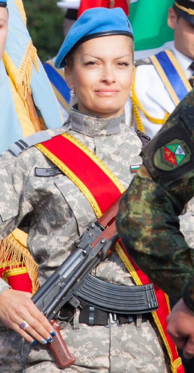    Хубава жена в Българската армия- мисията възможна!   