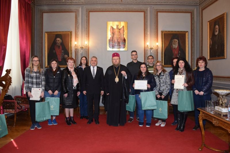В Русенската Св. Митрополия връчват удостоверения на студенти от Русенския университет