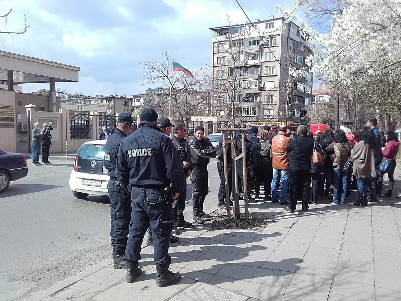  Невиждан терор на полицаи срещу хора от „Дунарит“ пред спецсъда, оправадат се с „устна заповед отгоре“