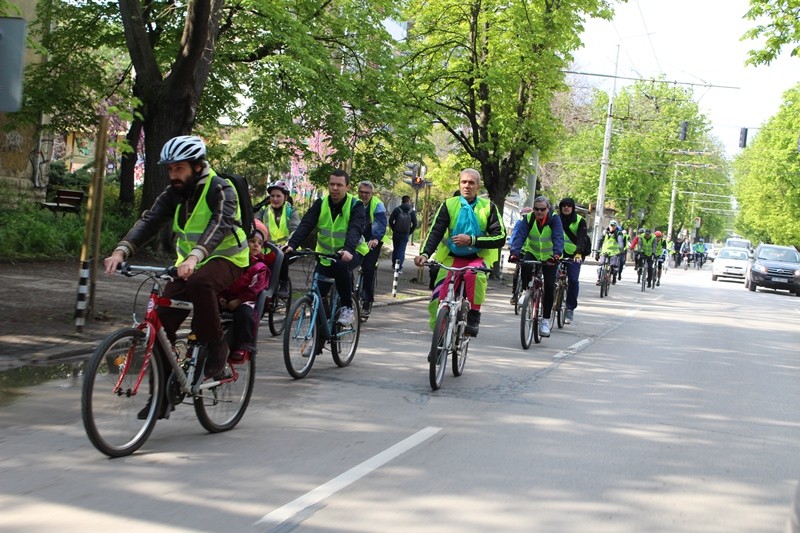 Стотици се включиха в ежегодния велопоход, посветен на Априлското въстание