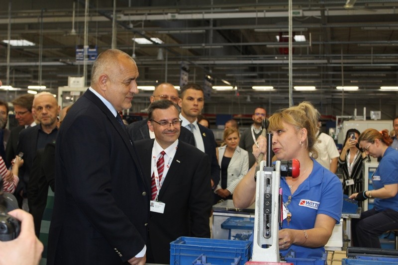 Премиерът Борисов посети новооткритата във ВИТТЕ Аутомотив по-рано днес производствена база, стойността на която надхвърля 20 млн. лв.