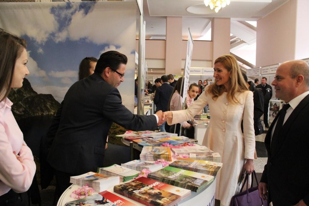 Министър Ангелкова при откриването на изложение „Уикенд туризъм“ в Русе: Страната ни привлича по-платежоспособни туристи
