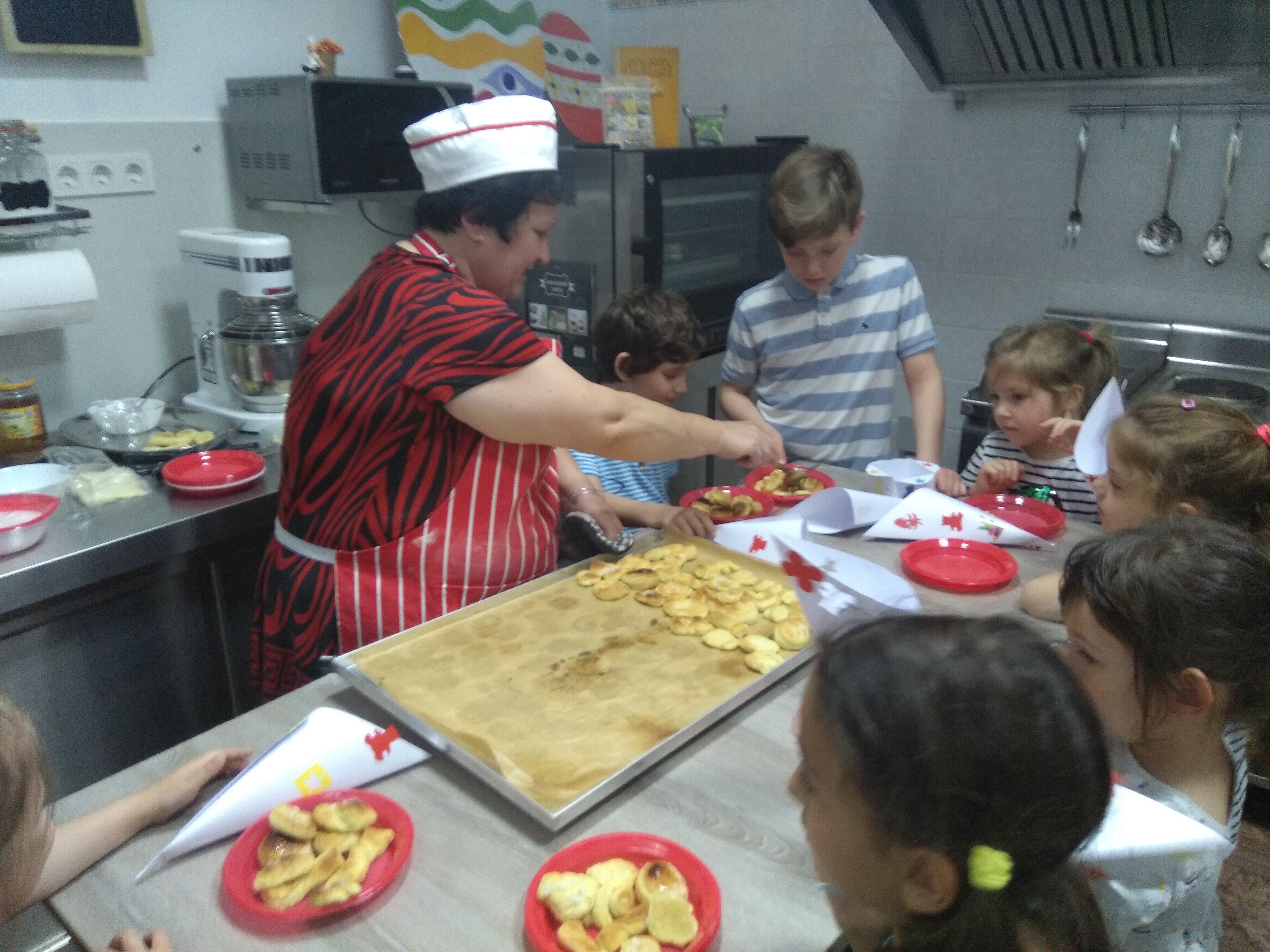 Сдружение БРТИМ зарадва 20 малчугани по случай Деня на детето с безплатни кулинарни занимания 
