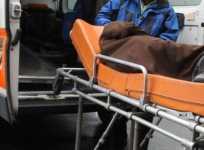 Метален предмет пада върху главата на работник и го отпраща в болница