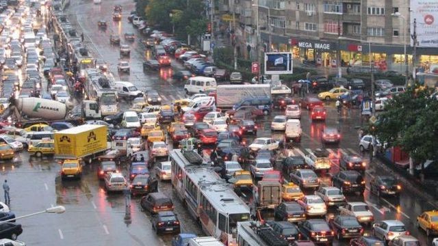 Букурещ затваря центъра за стари коли, въвежда дневна такса от 2 евро 