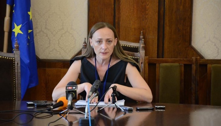 Наталия Кръстева подаде оставка, кметът Стоилов я прие