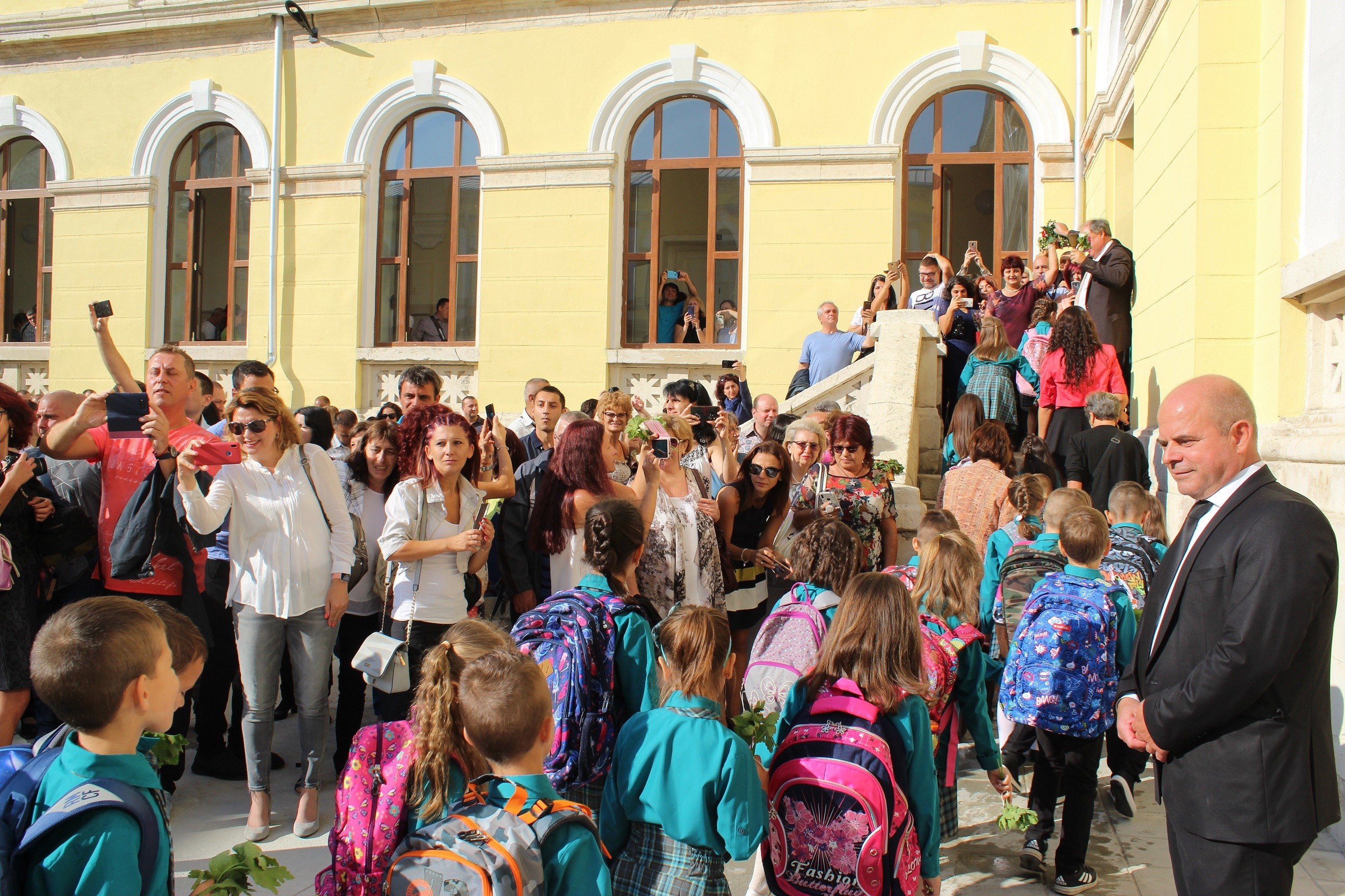Кметът Пламен Стоилов откри новата учебна година в СУ 