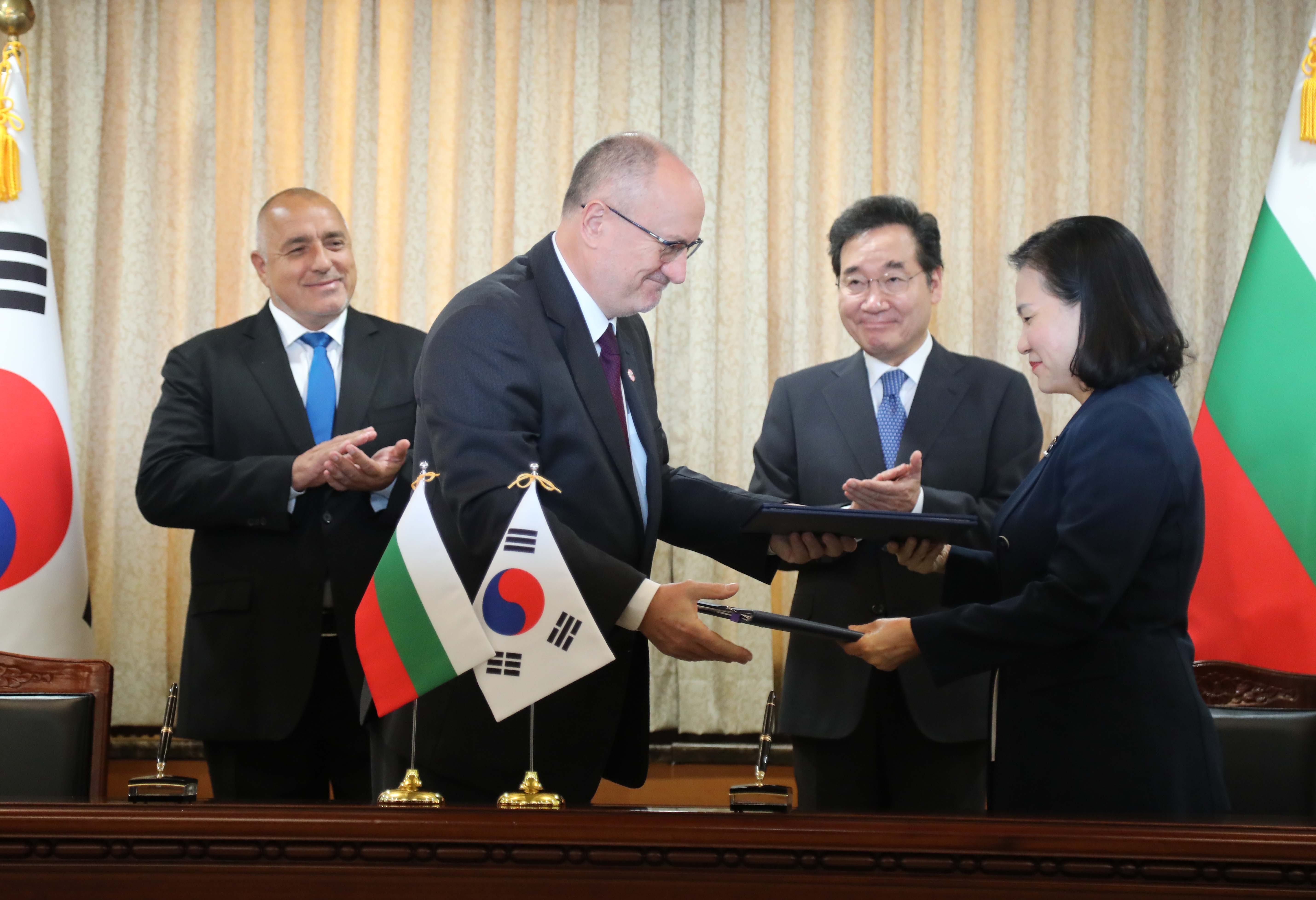 България и Република Корея подписаха двустранни документи в областта на енергетиката и външните работи