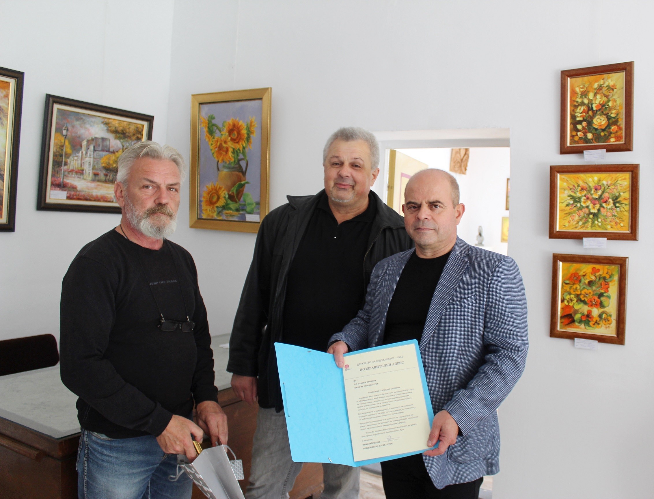 Кметът Пламен Стоилов посети обновената изложбена зала на дружеството на художниците