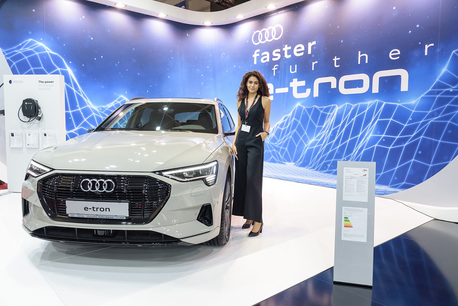 Ауди представя изцяло електрическия Audi e-tron 