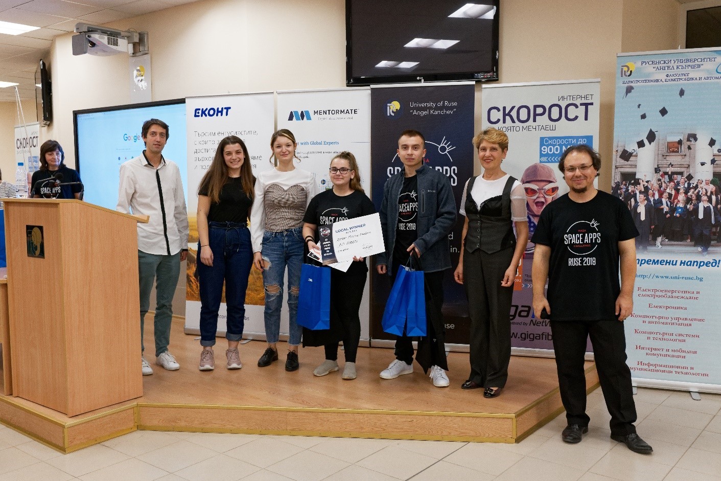 Русенският университет бе домакин на най-големия хакатон в света – International Space Apps Challenge 2019.