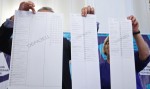 Ето как да гласуваме Отбележете избрания кандидат с химикал със син цвят, поставите знак Х или V 