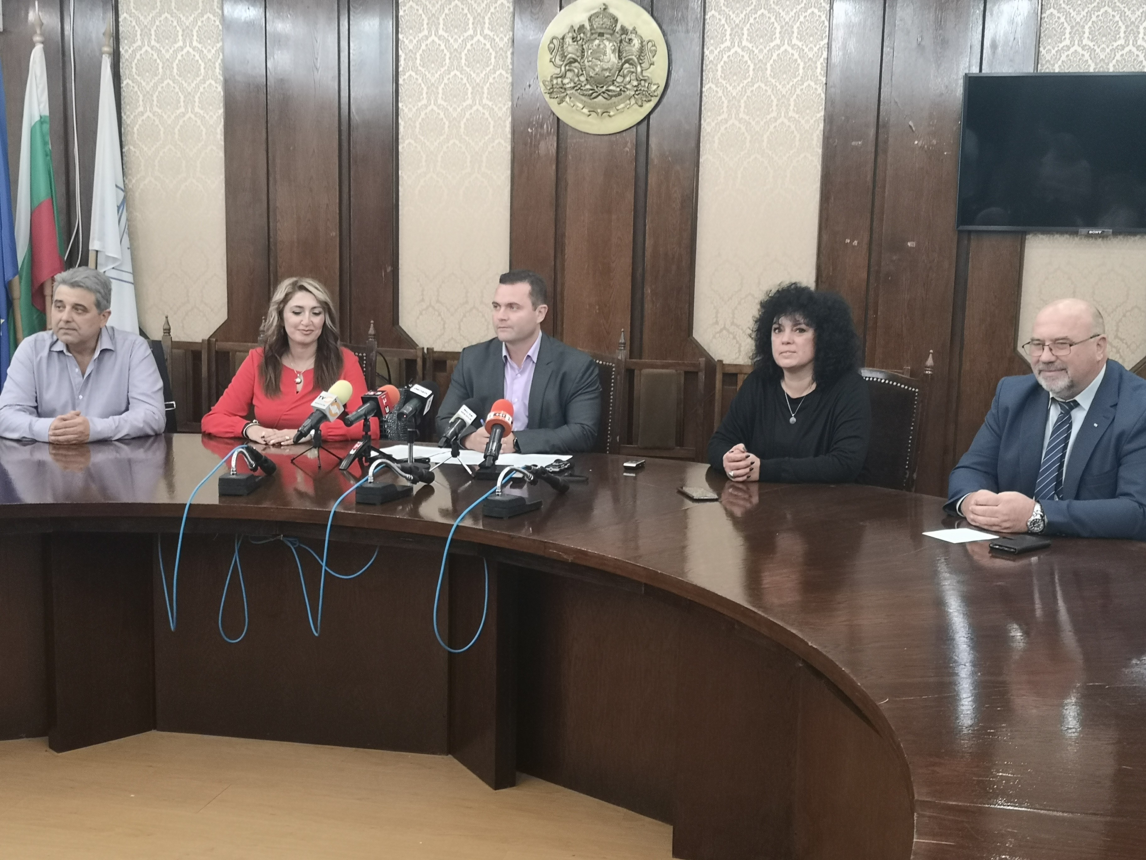 Кметът Пенчо Милков представи официално екипа си от четирима заместници