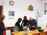 Кметът на Сливо поле Валентин Атанасов връчи подписаният първи договор за общината от министъра на икономиката