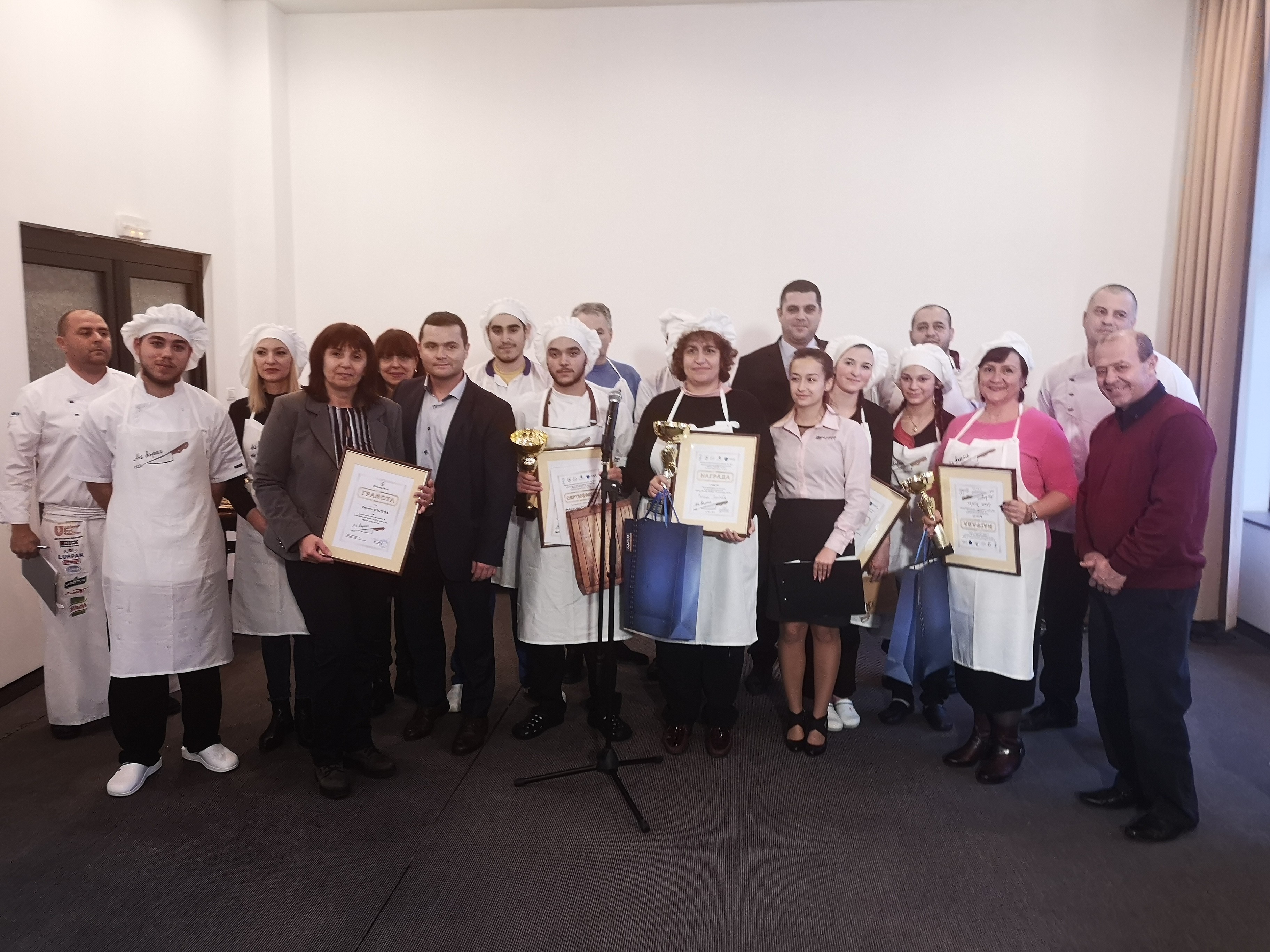 Росица Георгиева спечели петото издание на кулинарното състезание На върха на ножа
