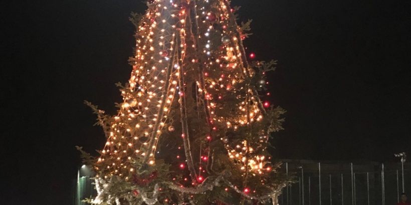 Тържествено запалване светлините на Коледната елха с празничен концерт-спектакъл „С дъх на Коледа“