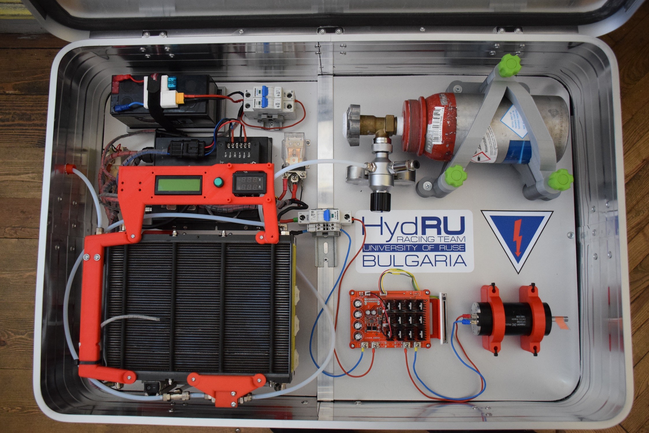 Ученици от Русе се учат в мобилна водородна лаборатория „Hydro Lab“