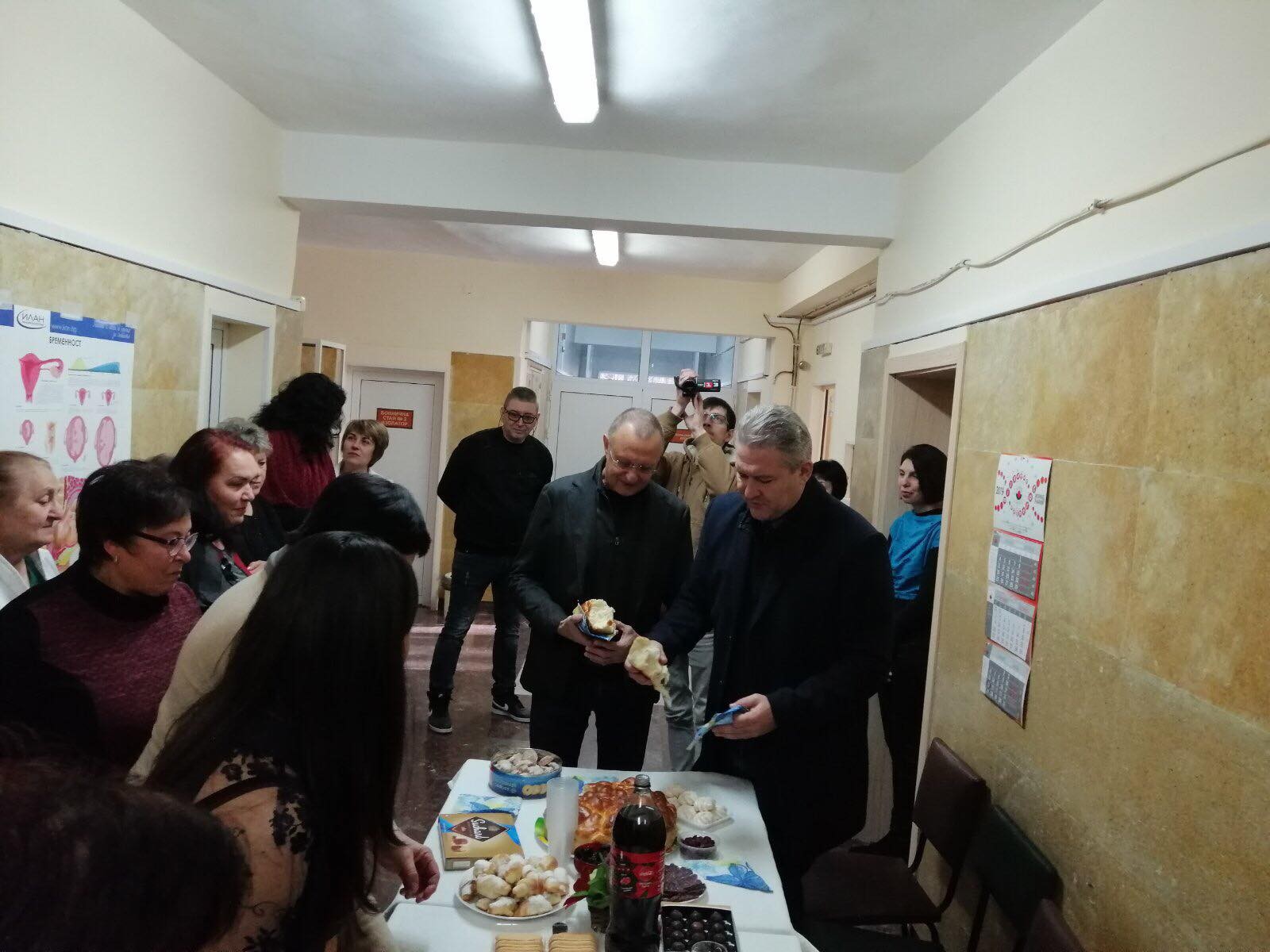  Народният представител Пламен Нунев и кметът Славов поздравиха жителите на Бяла по повод Бабинден