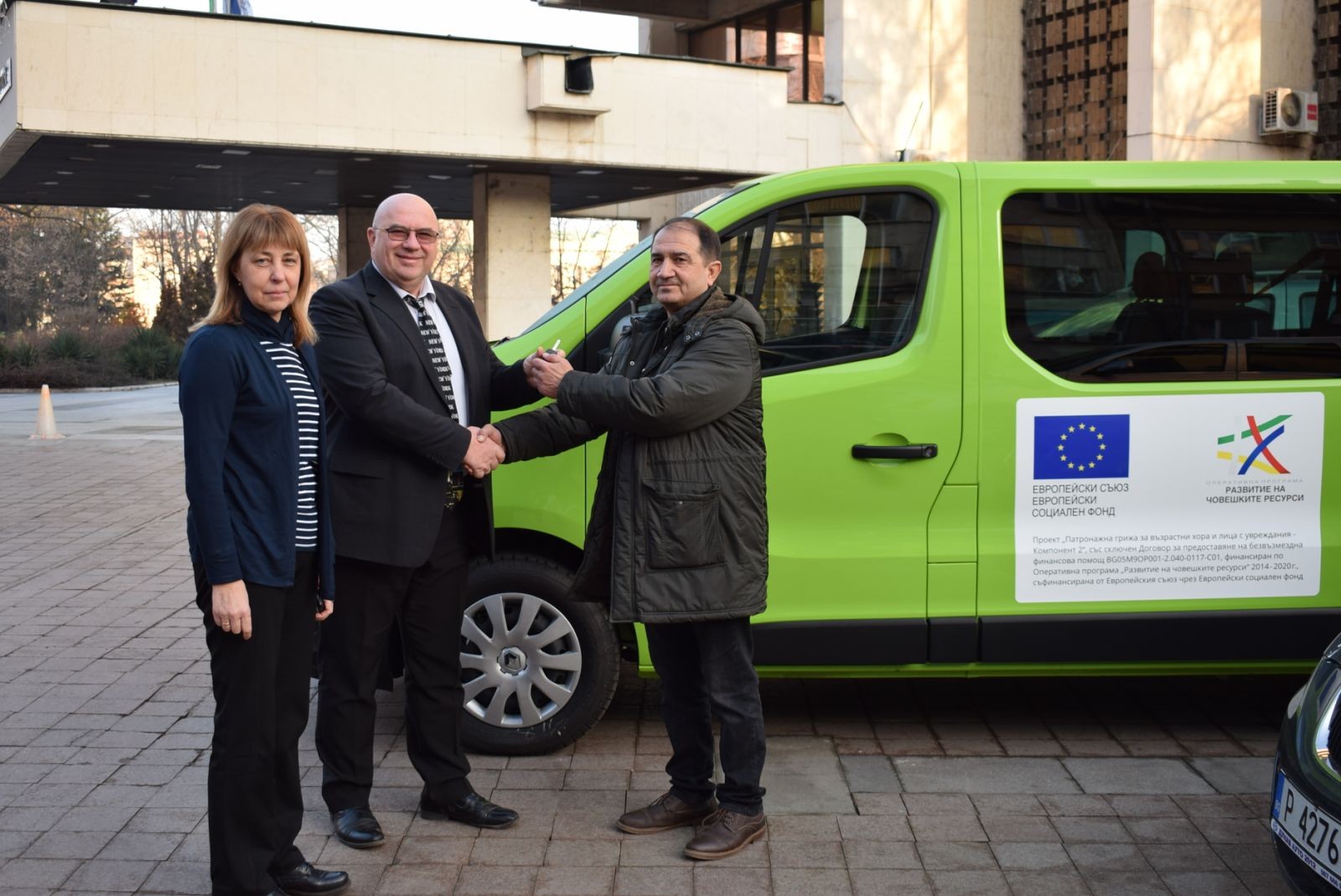 Зам. кметът Енчо Енчев връчи ключовете на нов автомобил за  „Патронажна грижа“