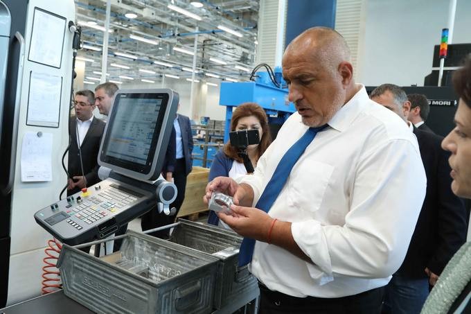 ГЕРБ пробват да премахнат хартиените бюлетини, Борисов нареди да се купят машини 

		
