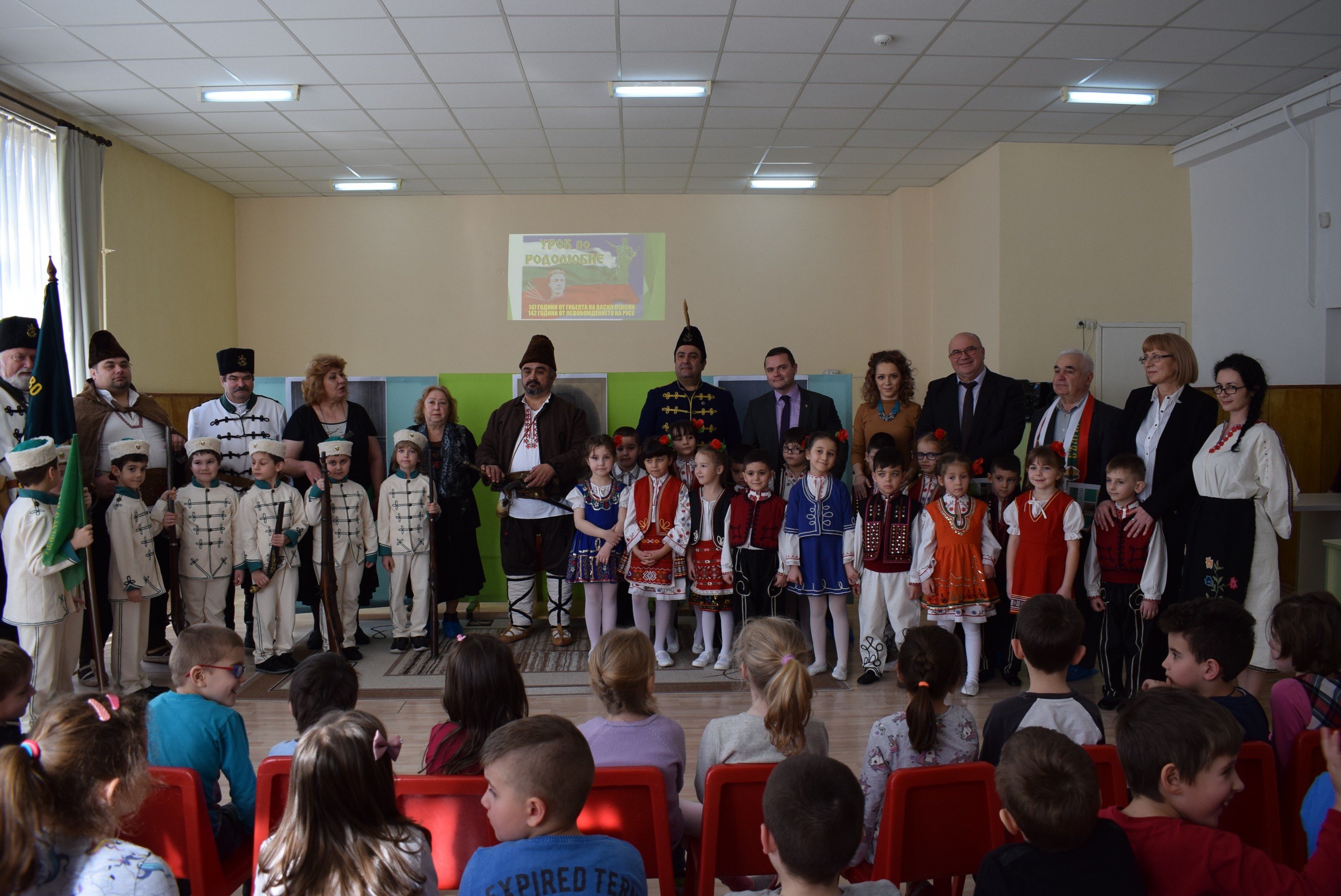 Иновативен урок по родолюбие изнесоха днес децата от детска градина „Слънце“ пред кмета Пенчо Милков