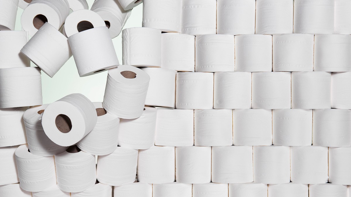 Защо хората се запасяват с тоалетна хартия?