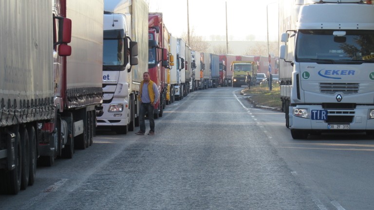 Буфурен паркинг  за товарни автомобили с максимален капацитет 80 камиона, изгради Община Русе