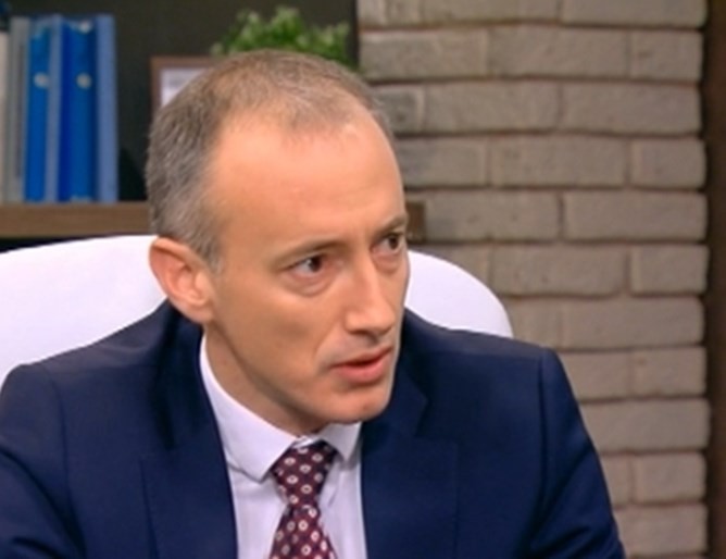 Министър Красимир Вълчев: Ако се възстановят до 21-ви април учебните занятия, отучването ще бъде минимално
