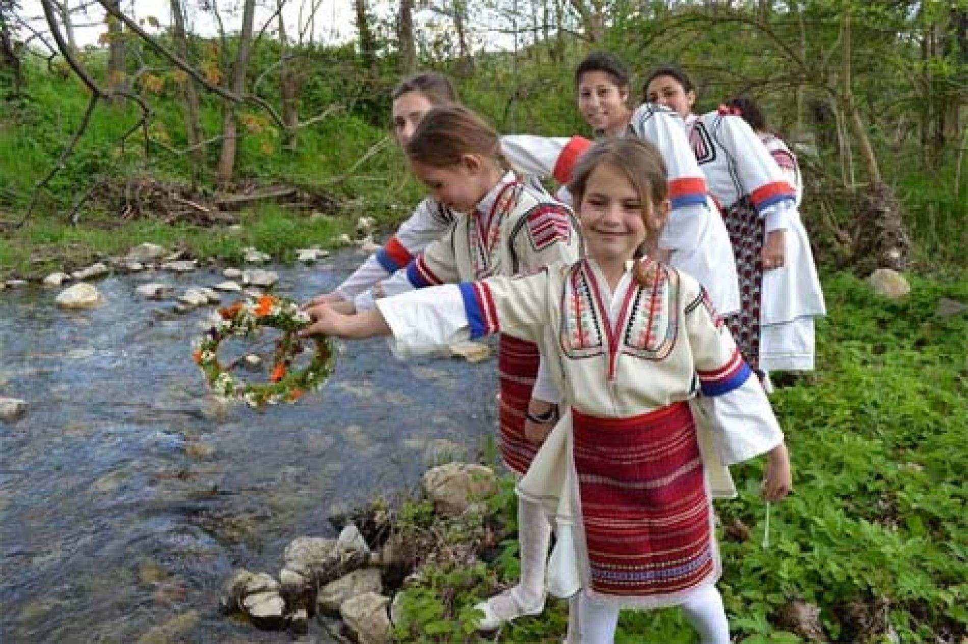 Цветница е! Празнуват красиви цветни имена   