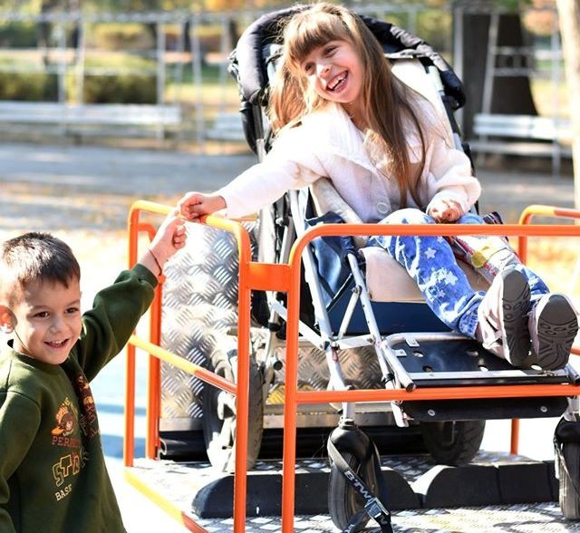 Люлка за деца в инвалидни колички в Русе