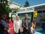  Директорът на ЦСМП д-р Иванка Маринова връчи ключовете на модерната линейка на кмета Валентин Атанасов, а той- на Красимир Моллов от филиала