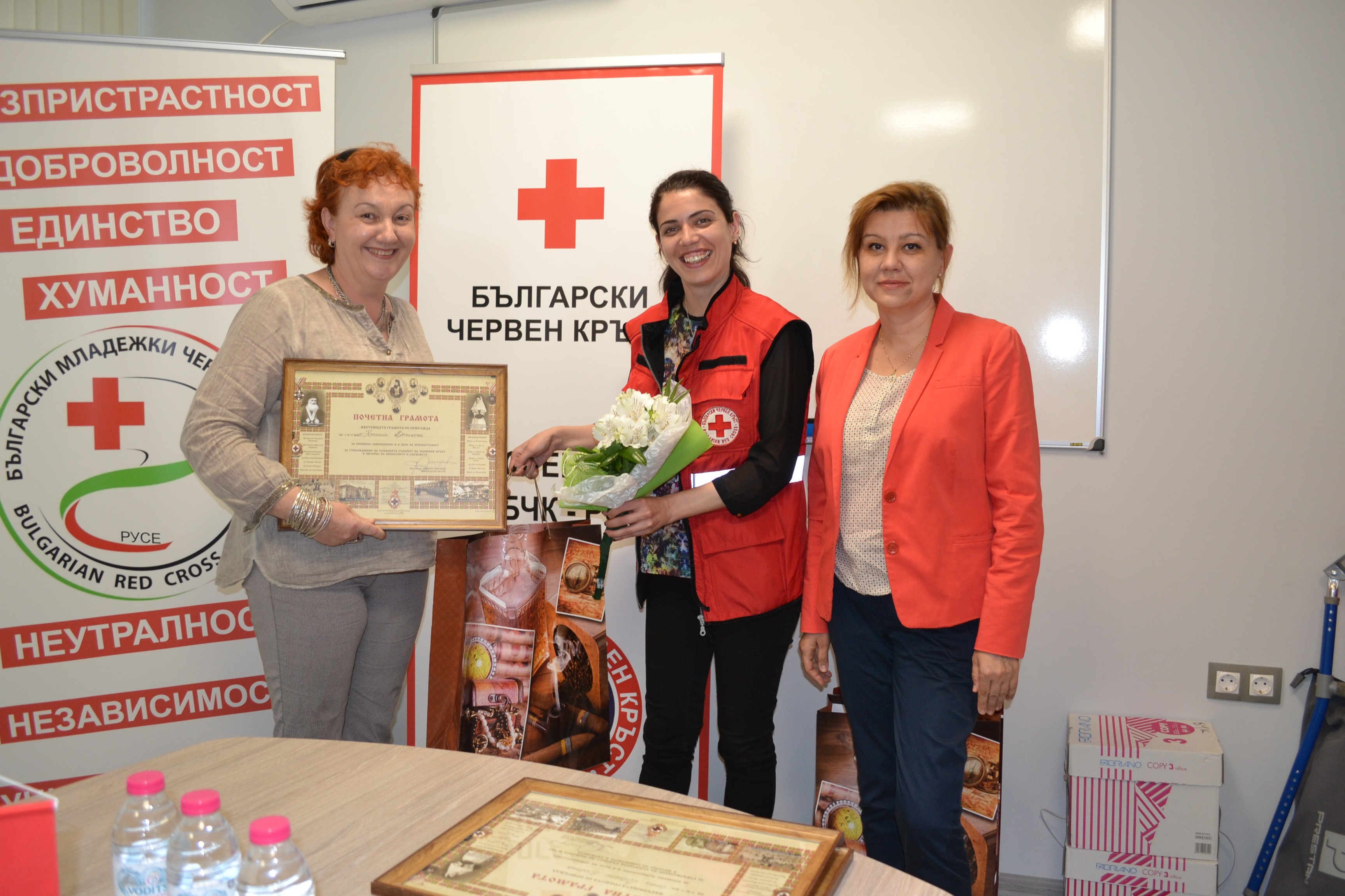 БЧК Русе награди  двама дългогодишни  доброволни и безвъзмездни кръводарители
