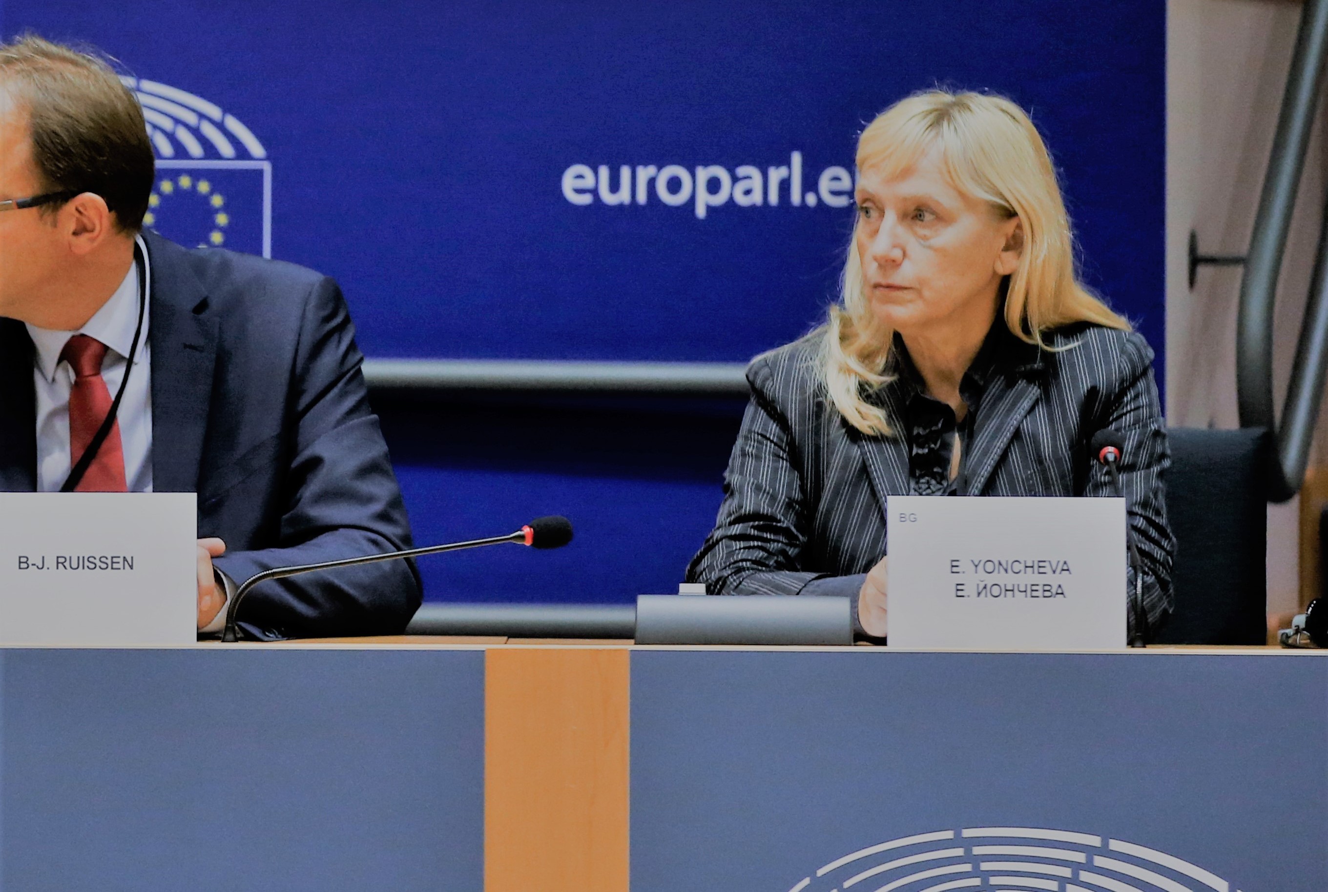 Елена Йончева поиска от Комисията националните правителства да нямат роля в разпределението на европейските средства за медиите