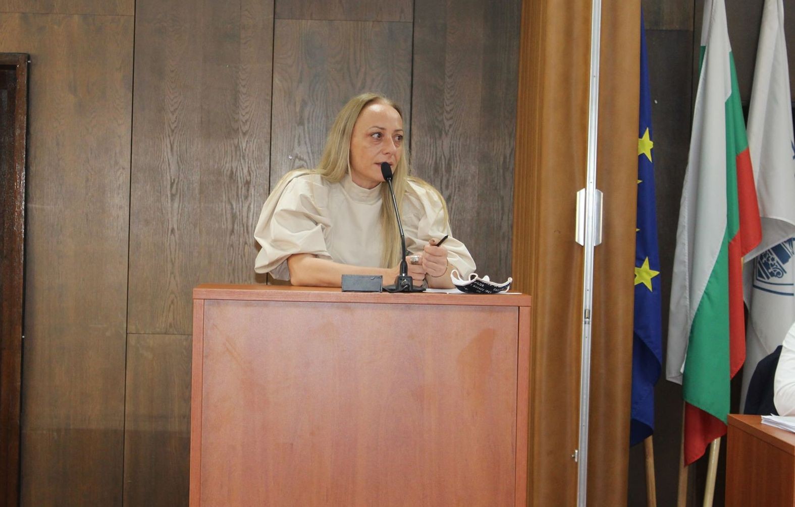 Наталия Кръстева: Ако не можете да се справите с чистотата, върнете се в парламента, г-н Милков