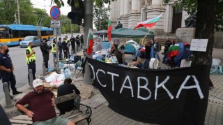 Демонстрантите разпънаха палатки и пред Министерския съвет