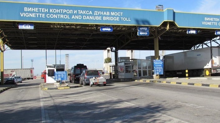 Интензивен трафик на изход за ТИР-ове и на вход за леки коли на границата с Румъния