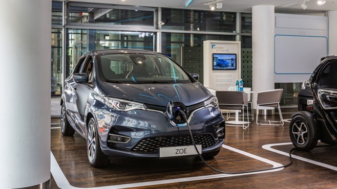  Електромобилите тласнаха продажбите на коли в Европа до 10-месечен връх през юли 