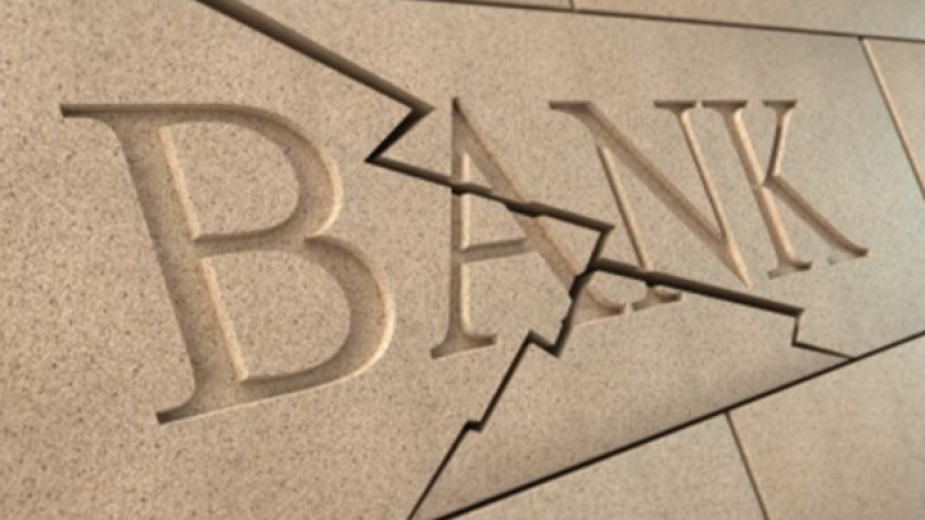 Печалбата на банките пада с 43%, отсрочени са кредити за над 10 млрд. лева