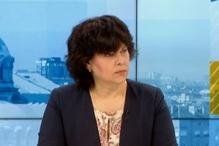 Няма решение за централно прекратяване на присъствените занятия от края на октомври, увери зам.-министърът на образованието Таня Михайлова