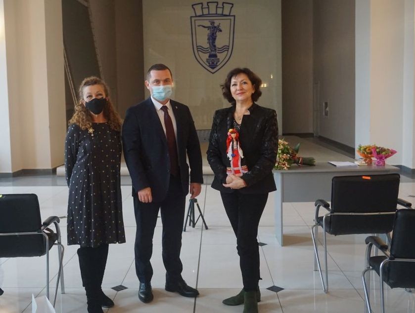 Кметът на Община Русе благодари лично на оперната прима Красимира Стоянова за подарения от нея майсторски клас