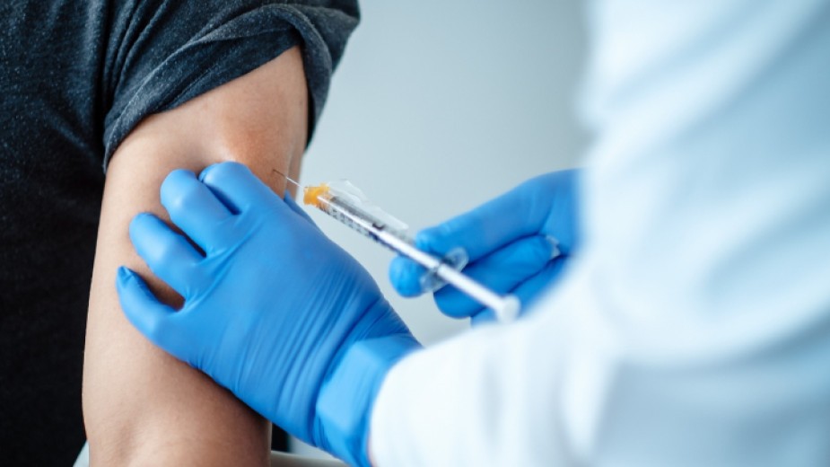 Проучване: 43% от българите  биха се ваксинирали срещу Covid-19 