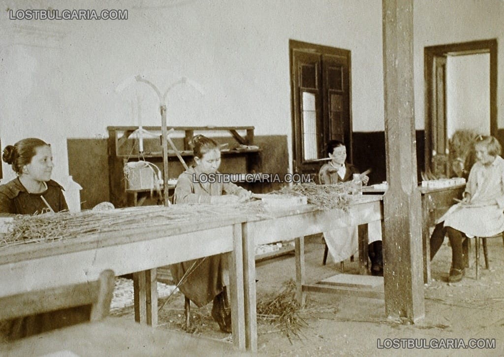 На днешния ден през 1879 г. е основано първото българско земеделско училище Образцов чифлик край Русе
