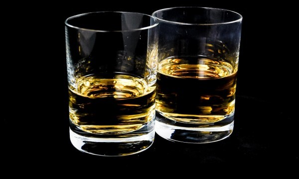 Българите намаляват разходите си за алкохол, в Румъния са рекордьори по ръст