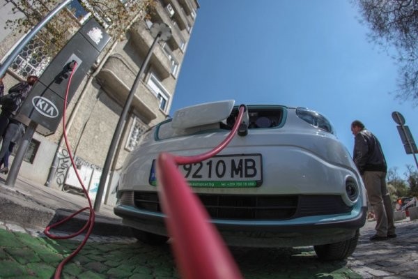 В 22 града правят 199 зарядни станции в Южна България за електромобили с европари 