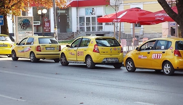  Транспортният министър одобри повишението на първоначалната такса на такситата