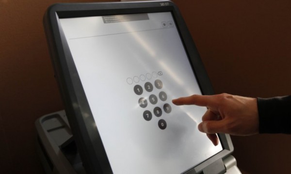 ЦИК: Машинното гласуване е равностойно на гласуването с хартиена бюлетина
