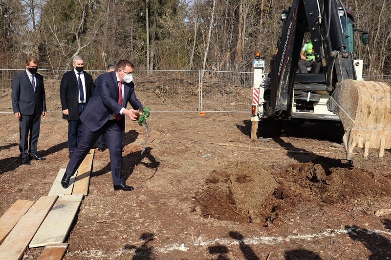 Министър Ангелов направи символична „първа копка“ на новата сграда на филиала за спешна медицинска помощ в гр. Бяла.