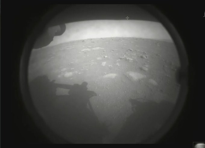 Марсоходът на НАСА кацна на Марс 